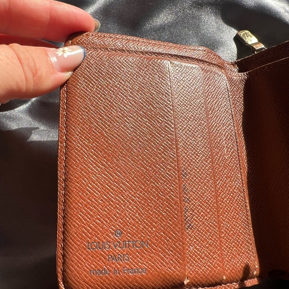 Louis Vuitton Compact Wallet - Picture 8 of 9